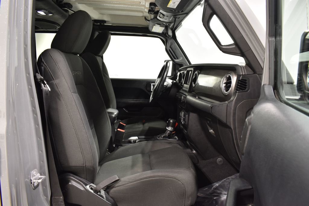Used 2018 Jeep Wrangler Unlimited Sahara w/ Cold Weather Group image 31