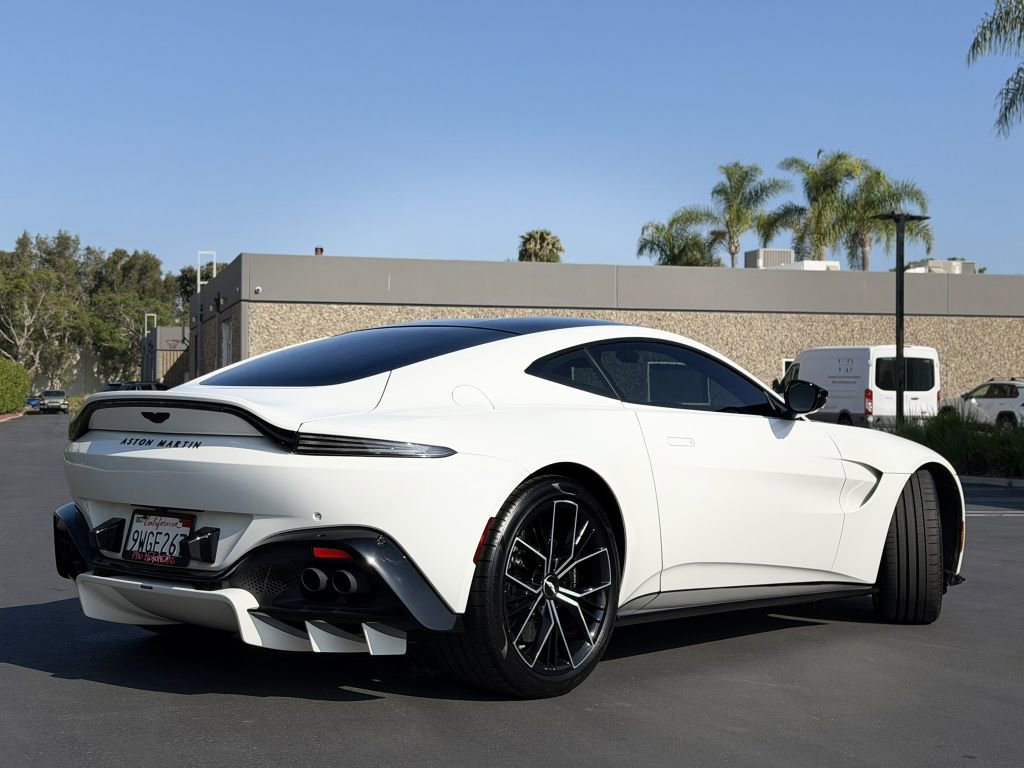 Used 2022 Aston Martin V8 Vantage Coupe RWD image 17