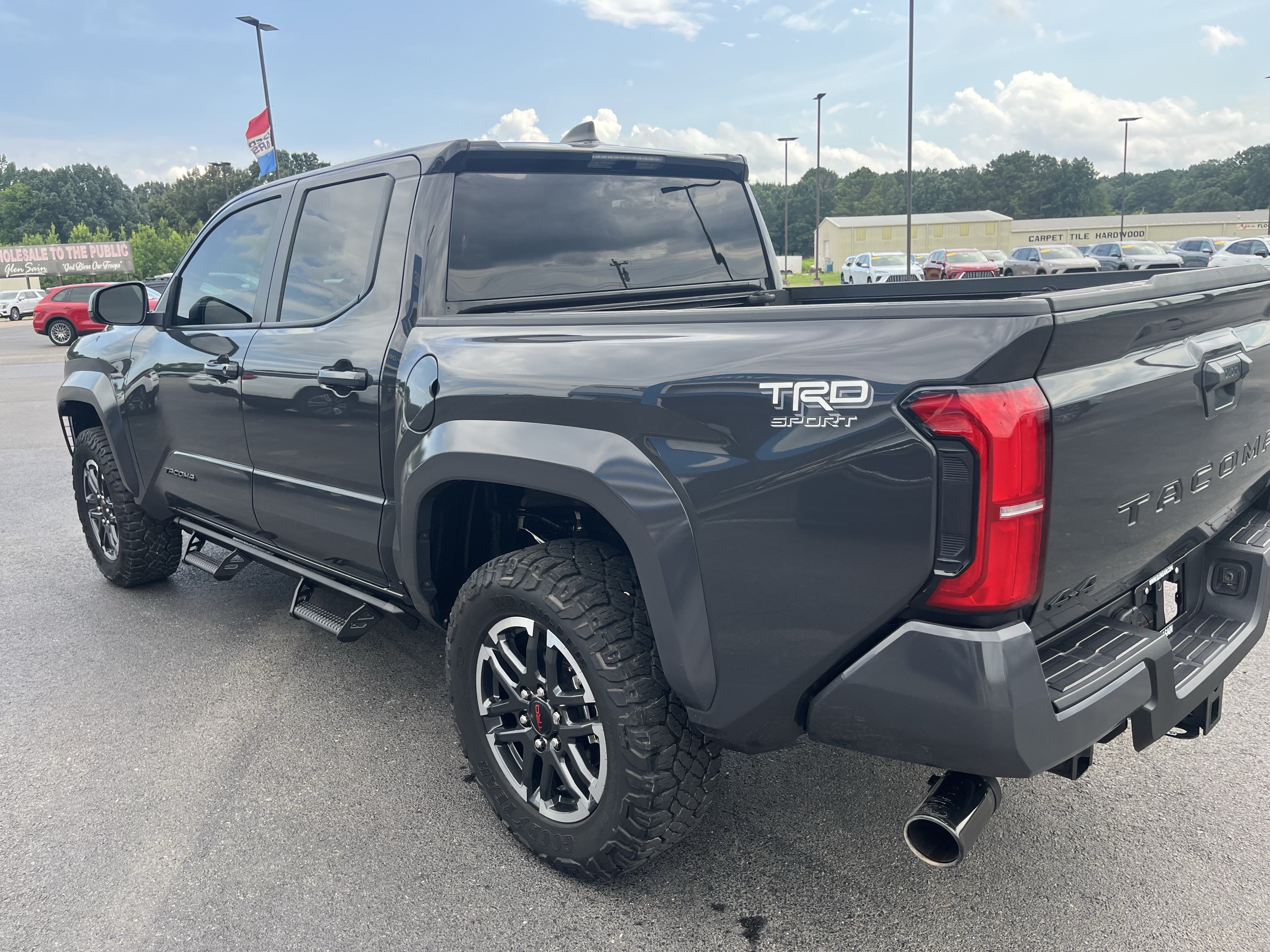 Used 2025 Toyota Tacoma TRD Sport AWD/4WD image 4