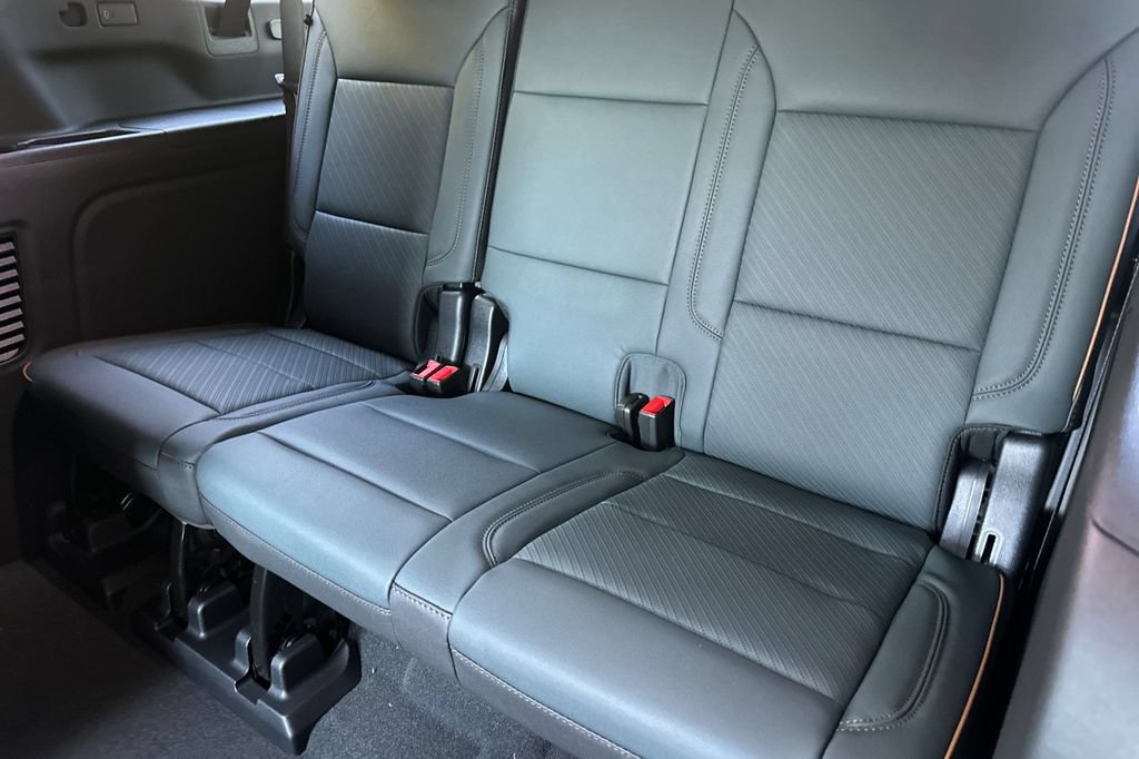 New 2026 GMC Yukon XL AT4 w/ AT4 Premium Plus Package AWD/4WD image 15