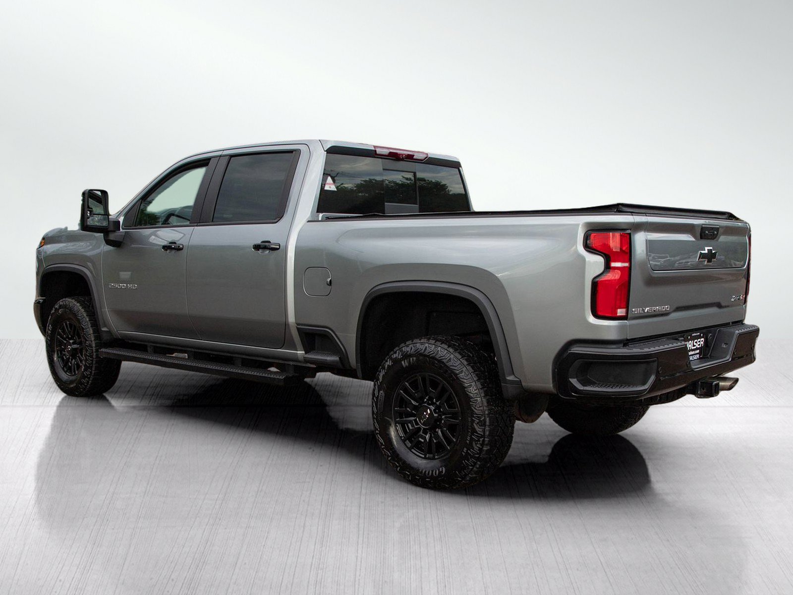 Used 2024 Chevrolet Silverado 2500 ZR2 w/ Technology Package AWD/4WD image 3