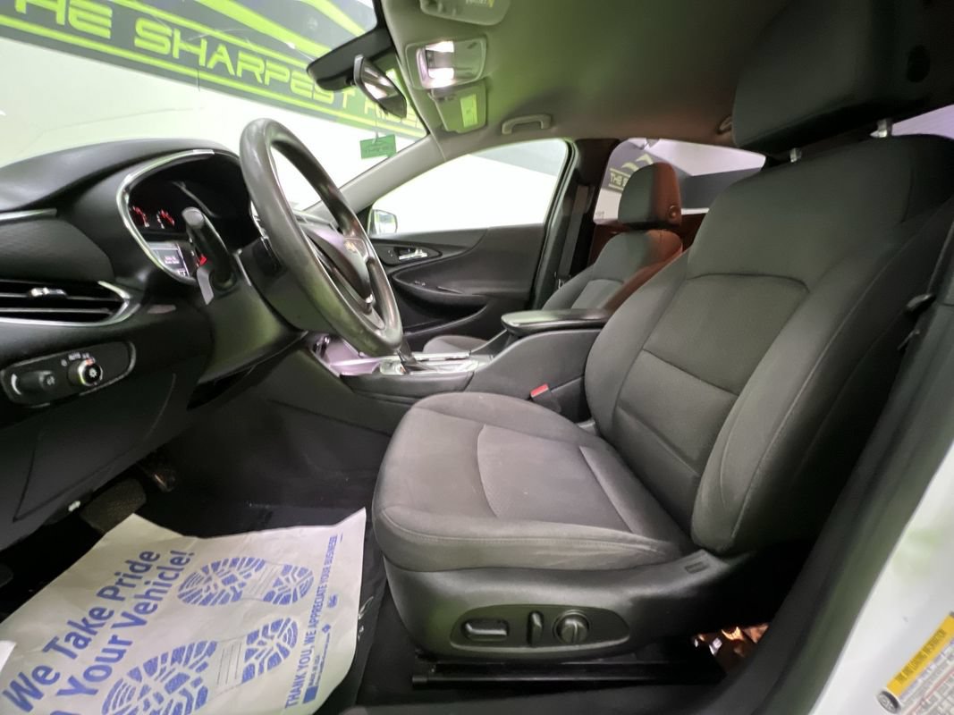 Used 2018 Chevrolet Malibu LT FWD image 17