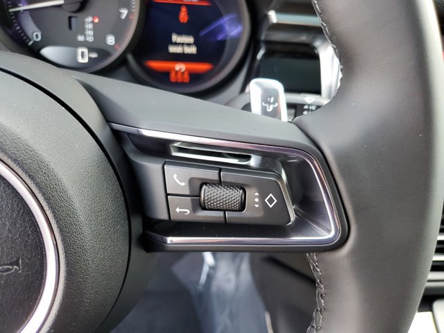 Used 2025 Porsche Macan image 33