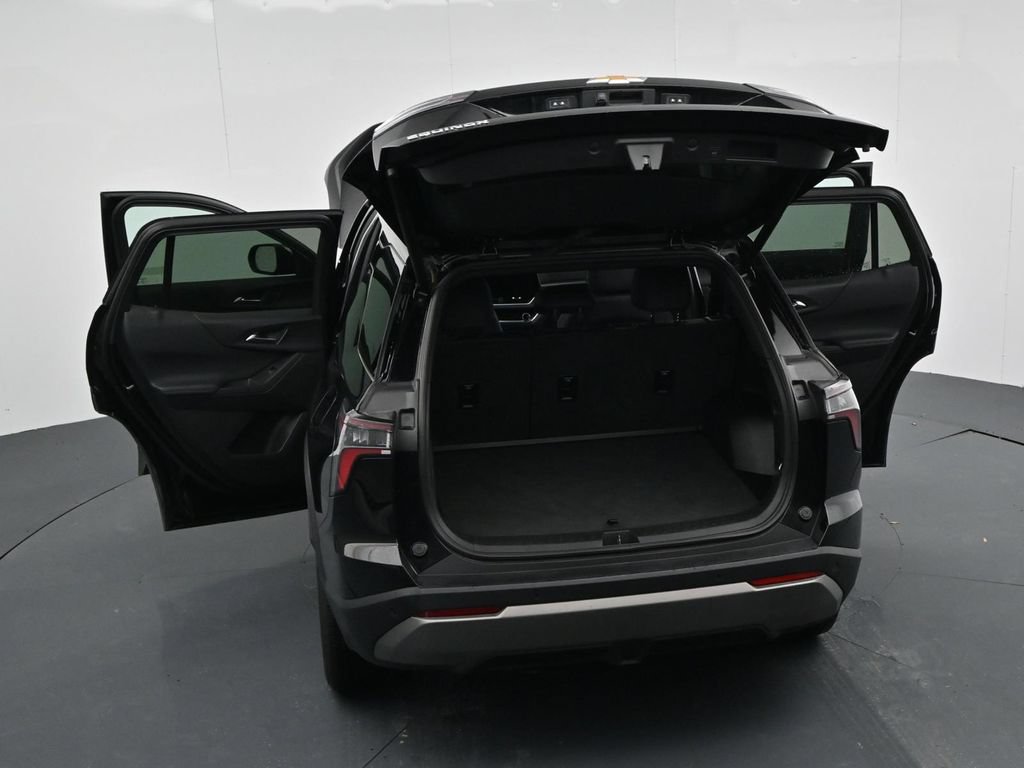 Used 2026 Chevrolet Equinox LT w/ Convenience Package II FWD image 34