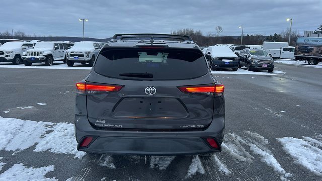 Used 2023 Toyota Highlander Limited image 4