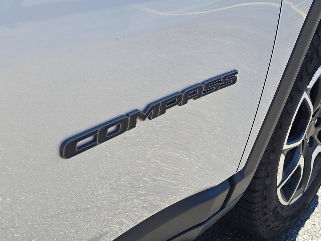 Certified 2025 Jeep Compass Trailhawk w/ Trailhawk Elite Group AWD/4WD image 6