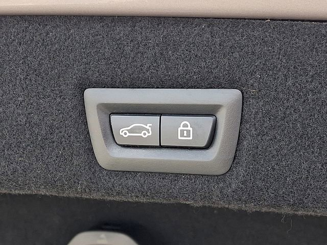 Used 2016 BMW 750i xDrive image 31