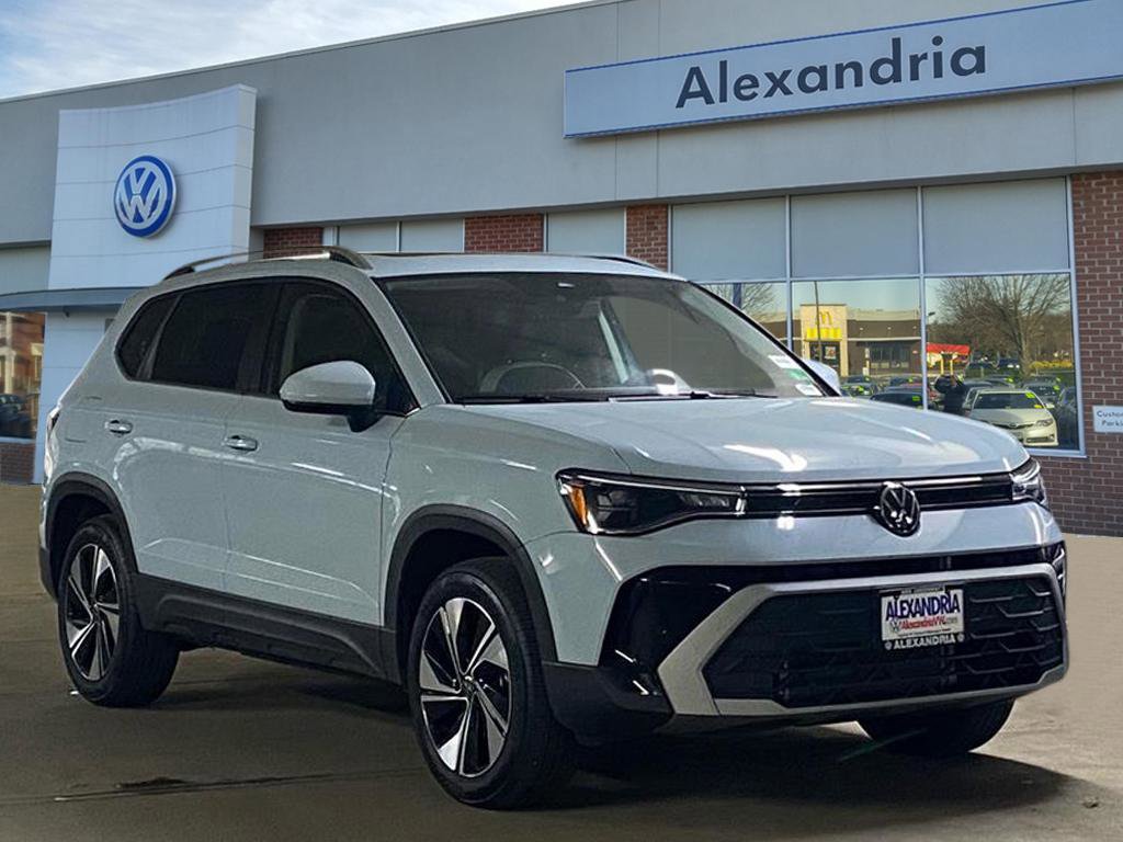 Used 2025 Volkswagen Taos SE image 1