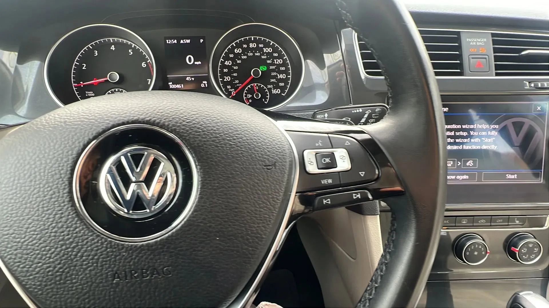 Used 2019 Volkswagen Golf SE image 16