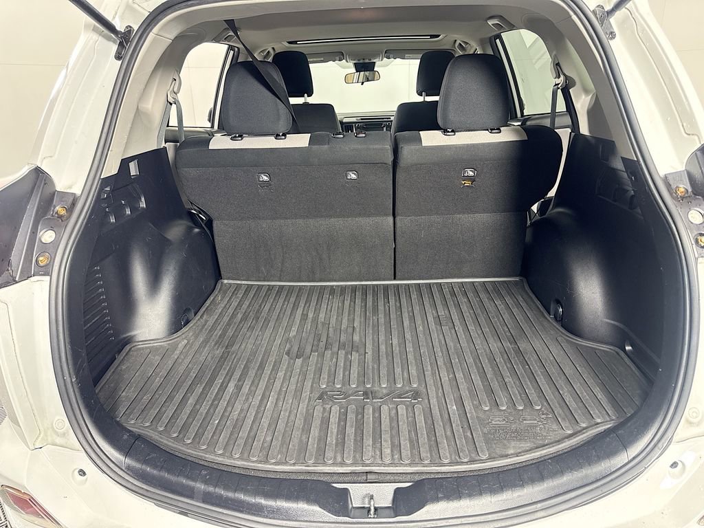 Used 2018 Toyota RAV4 XLE w/ Plus Extra Value Package FWD image 28