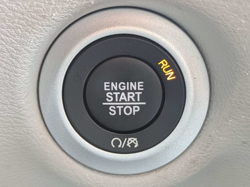 Used 2024 Chrysler Pacifica Touring-L FWD image 29