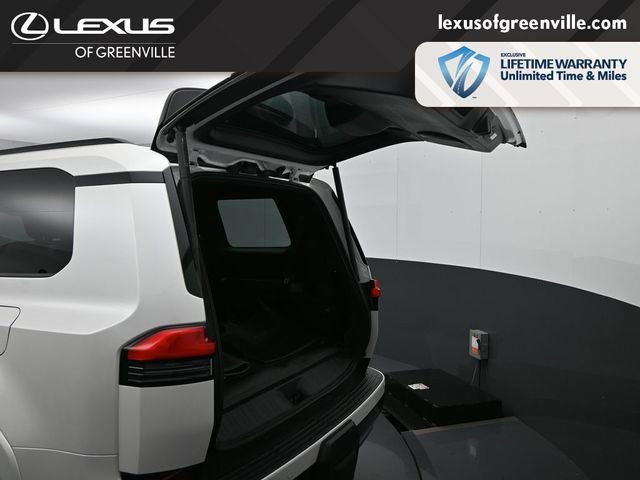 Used 2024 Lexus GX 550 w/ Accessory Package (Z1) AWD/4WD image 32