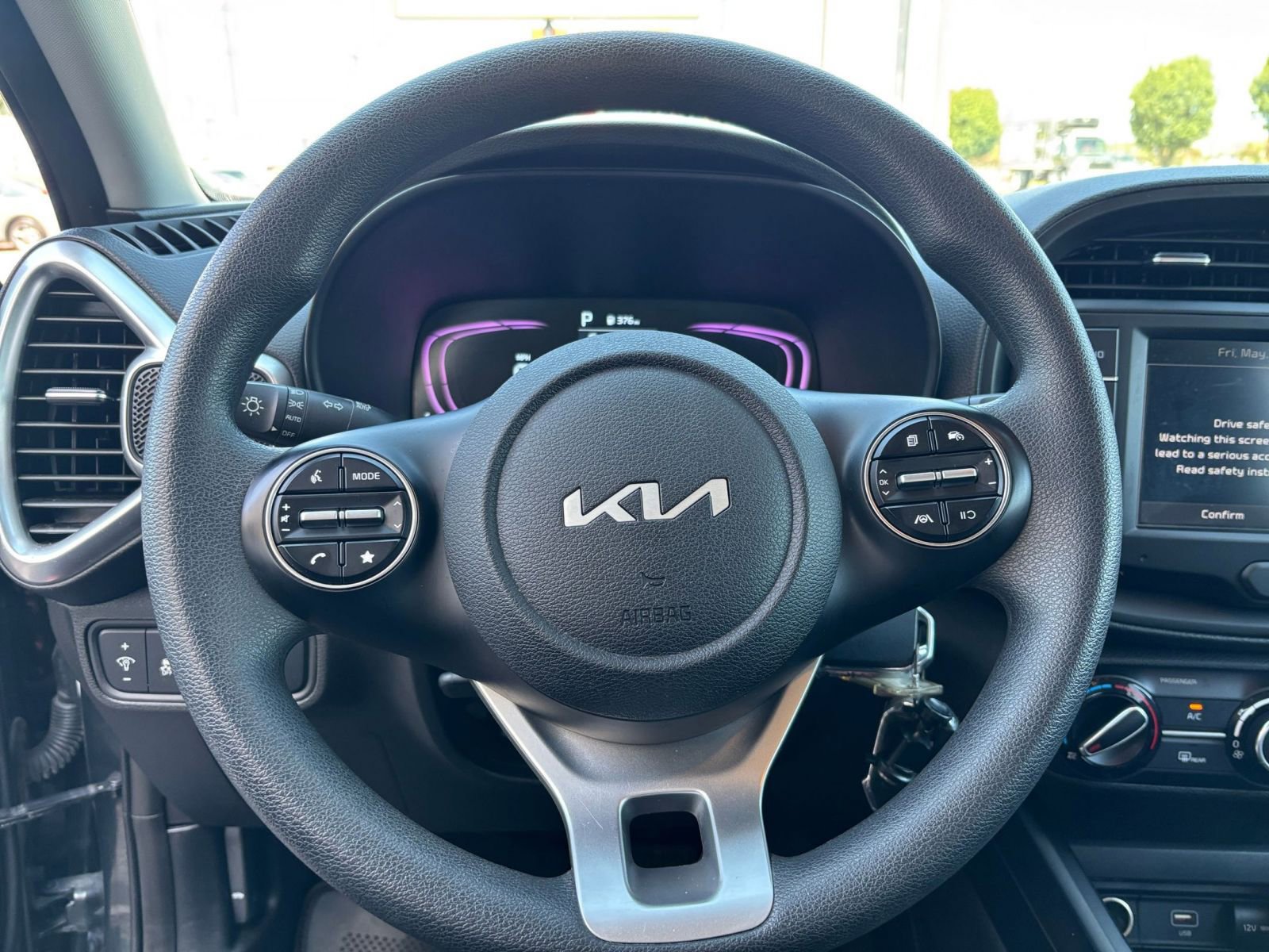 Used 2025 Kia Soul LX w/ LX Technology Package FWD image 25