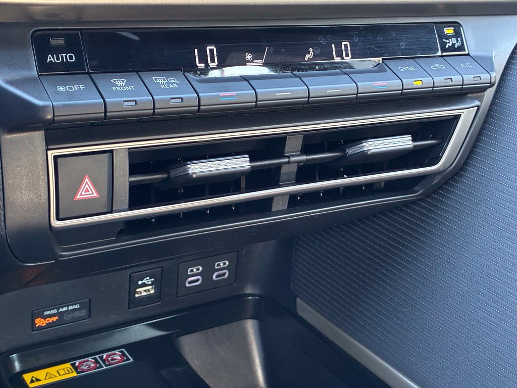 Used 2025 Toyota Camry SE FWD image 19