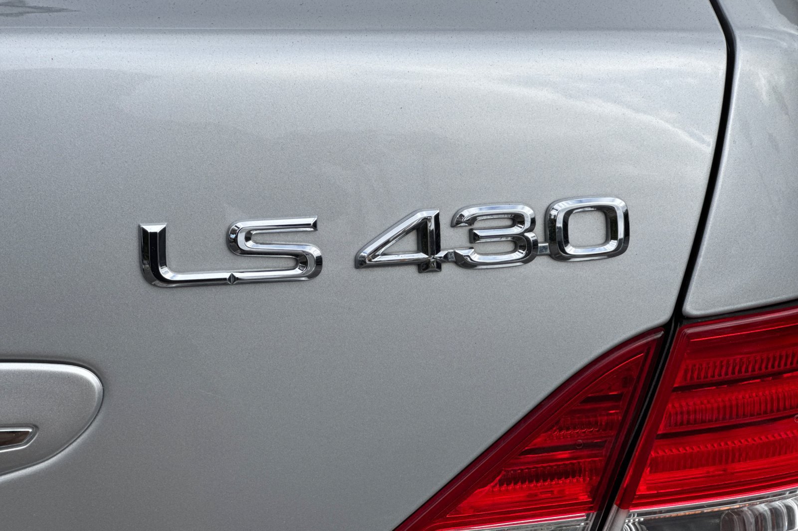 Used 2005 Lexus LS 430 w/ Modern Luxury Pkg RWD image 27