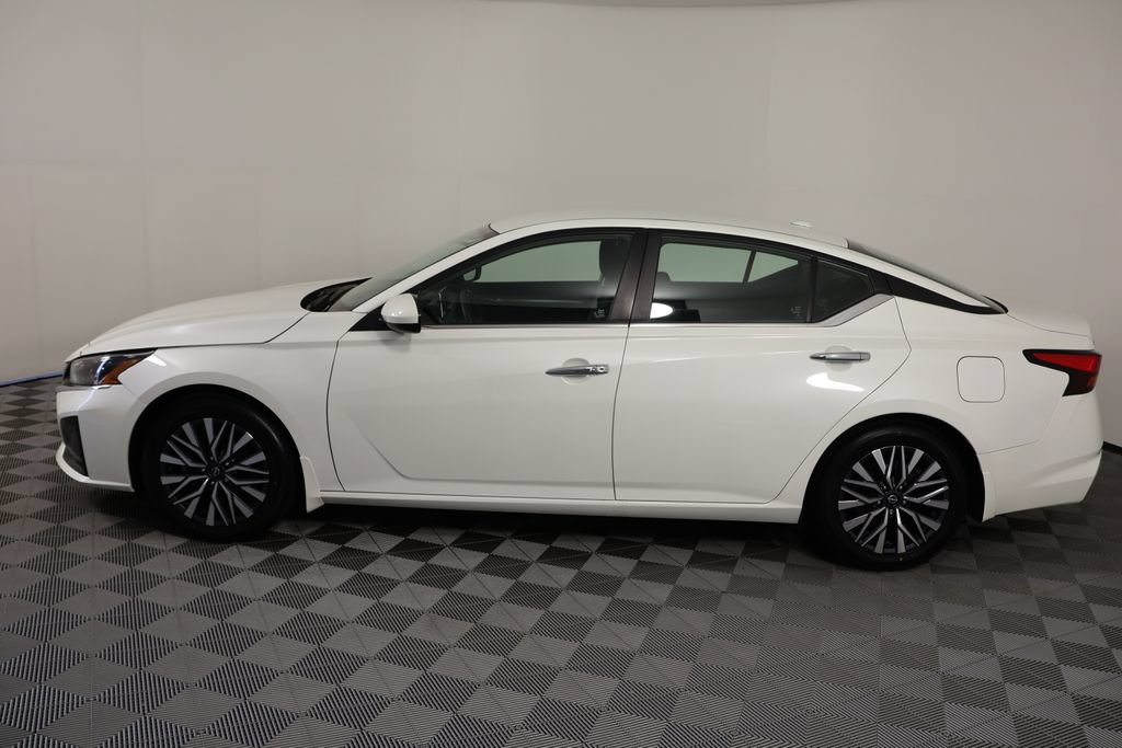 Used 2023 Nissan Altima 2.5 SV FWD image 5