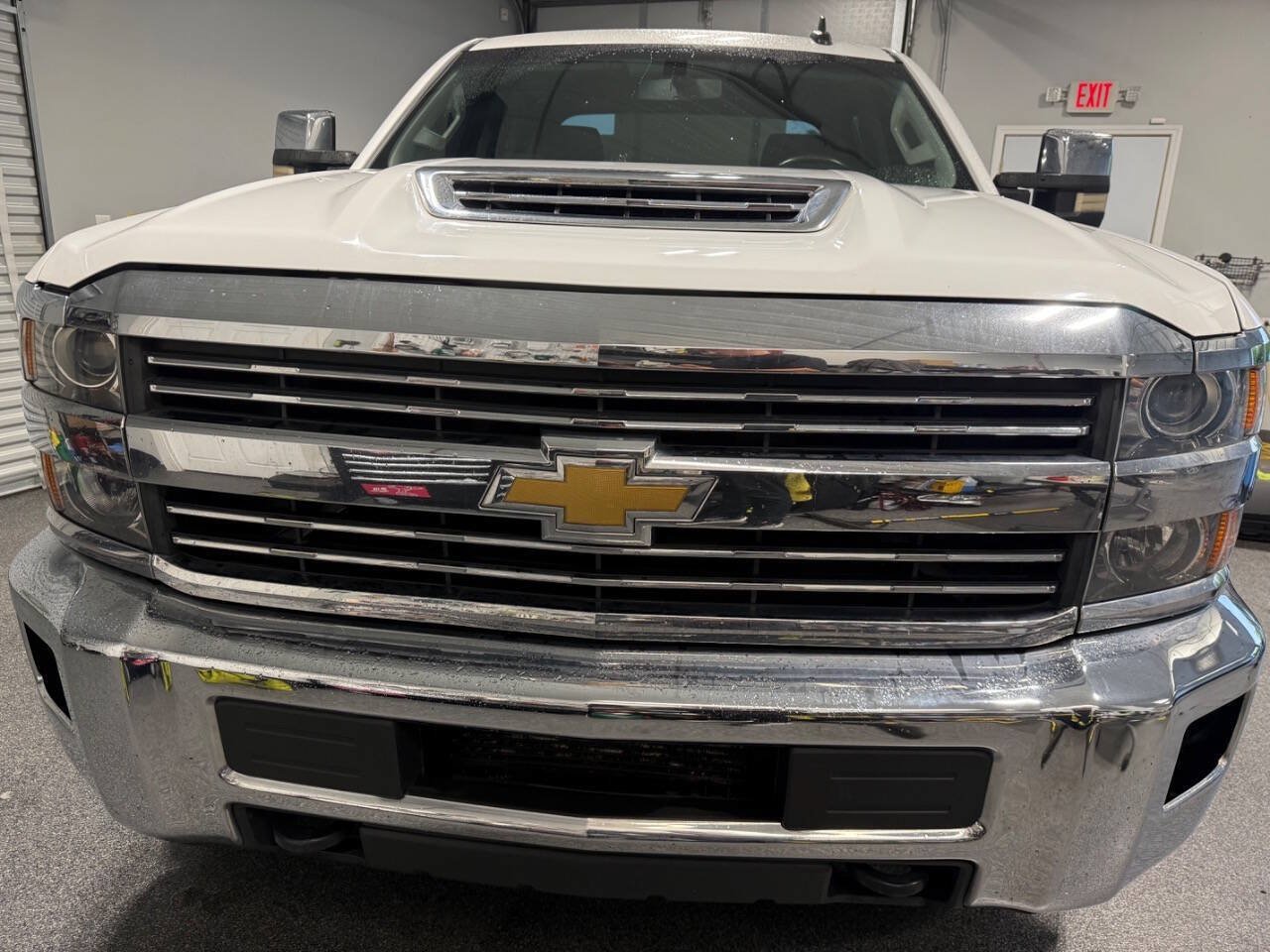Used 2018 Chevrolet Silverado 2500 LT AWD/4WD image 3