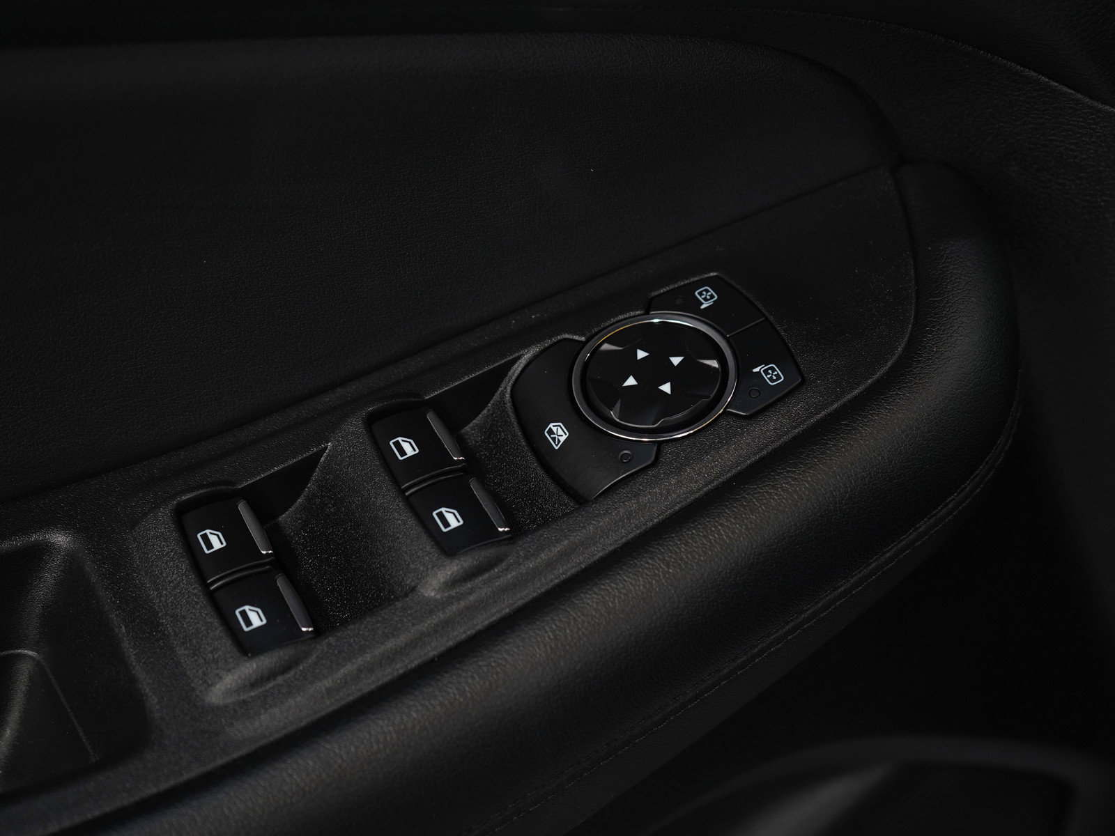 Used 2024 Ford Edge SEL image 21