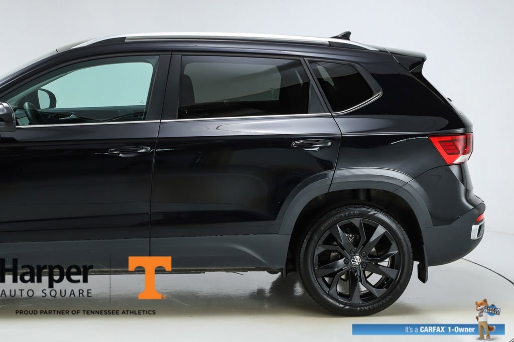 Used 2023 Volkswagen Taos SE w/ Panoramic Sunroof Package image 4