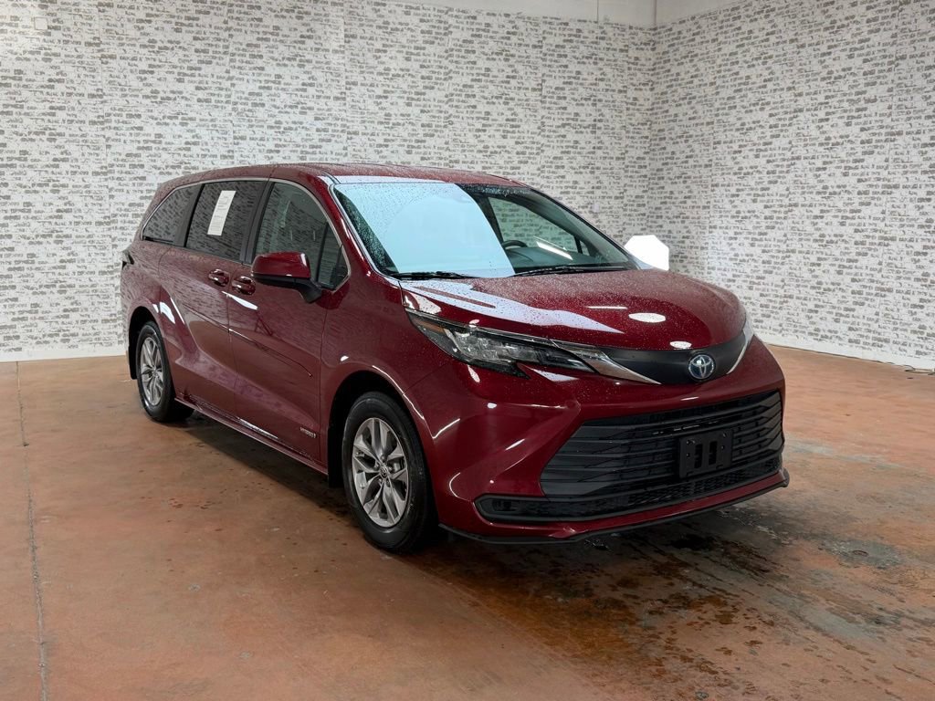 Used 2021 Toyota Sienna LE AWD/4WD image 1