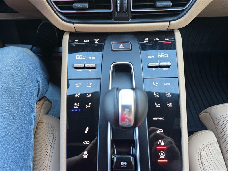 Used 2023 Porsche Macan S AWD/4WD image 8