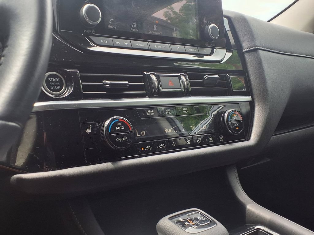 Used 2024 Nissan Pathfinder SV w/ SV Premium Package AWD/4WD image 8