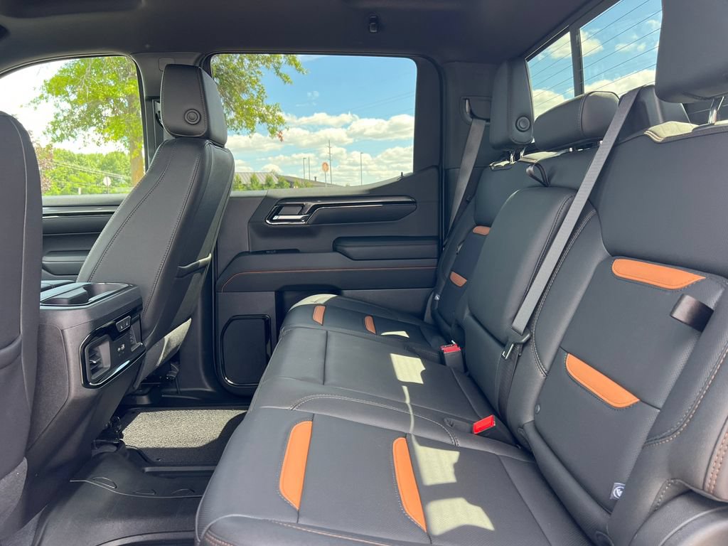 Used 2023 GMC Sierra 1500 Denali w/ Technology Package AWD/4WD image 5