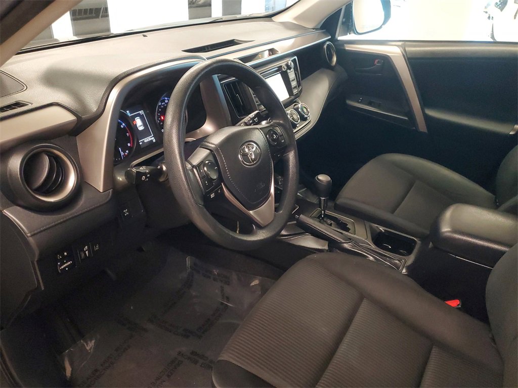 Used 2018 Toyota RAV4 LE image 15