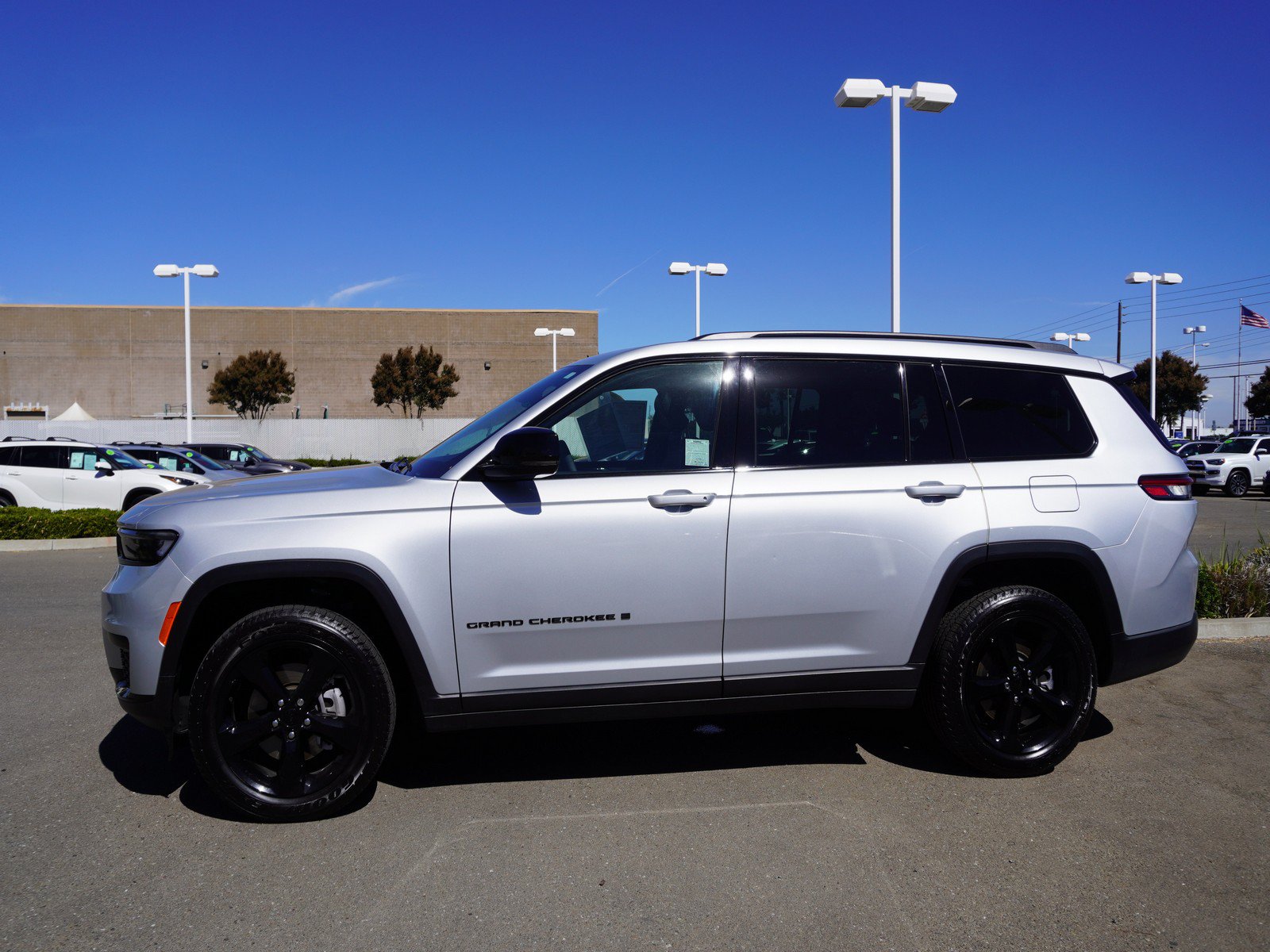 Used 2023 Jeep Grand Cherokee L Laredo AWD/4WD image 6
