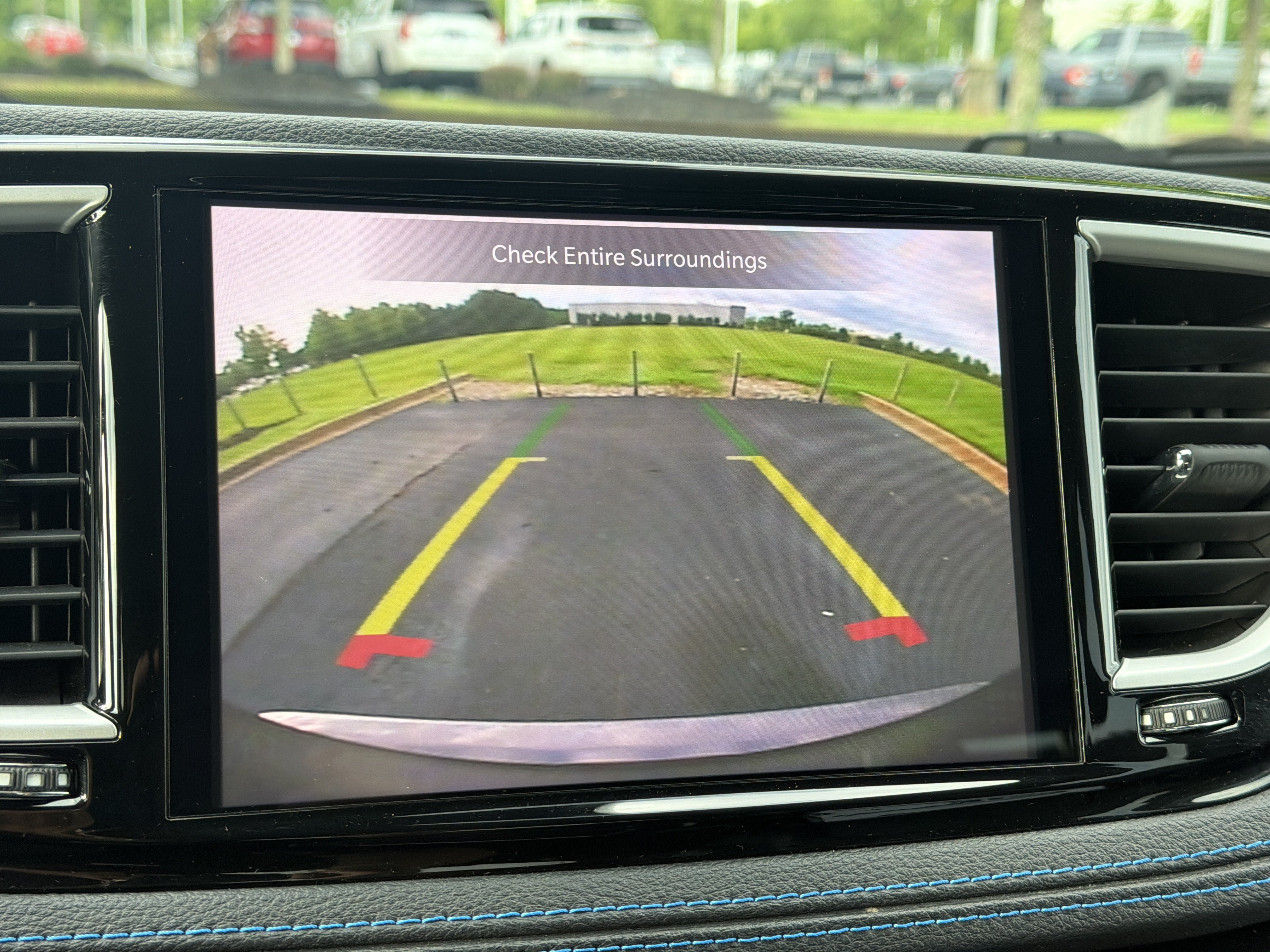 Used 2021 Chrysler Pacifica Touring-L FWD image 14