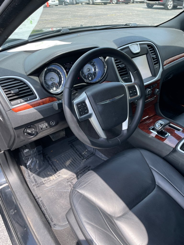 Used 2012 Chrysler 300 Limited RWD image 9