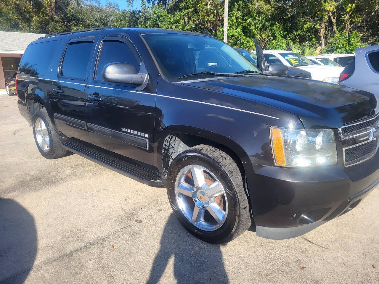 Used 2012 Chevrolet Suburban LT RWD image 6