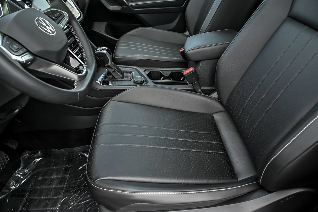 Used 2022 Volkswagen Tiguan SE AWD/4WD image 14