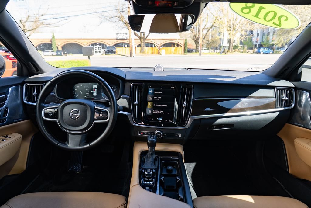 Used 2018 Volvo S90 T6 Momentum w/ Convenience Package image 10