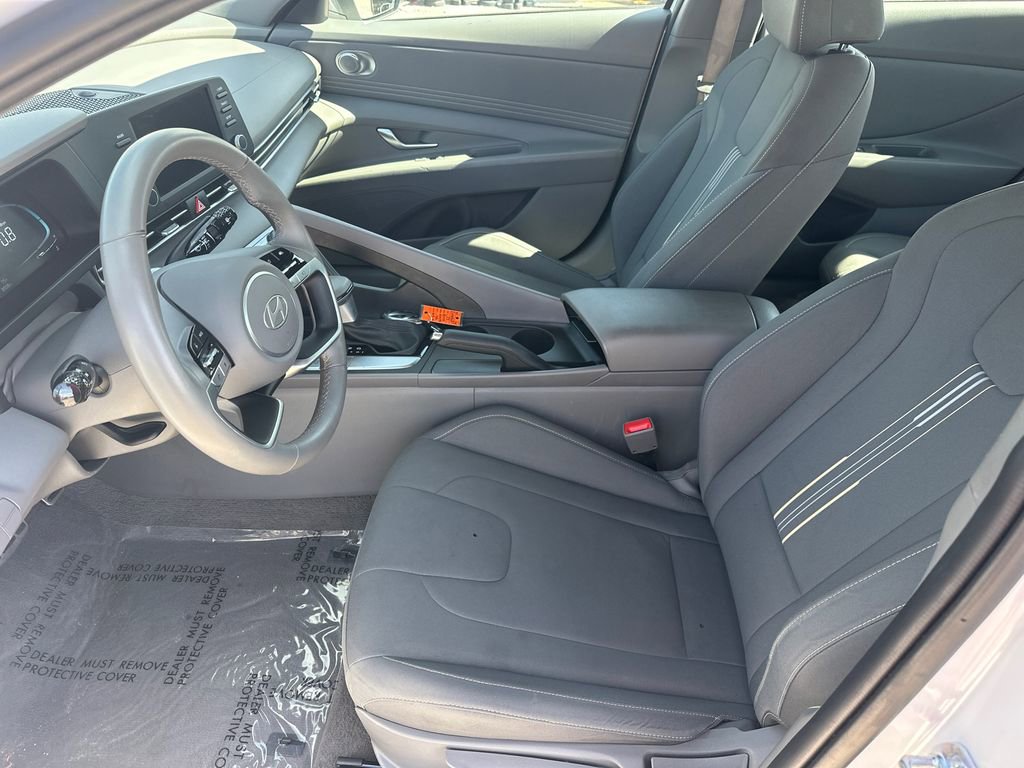 Certified 2025 Hyundai Elantra Sport image 9