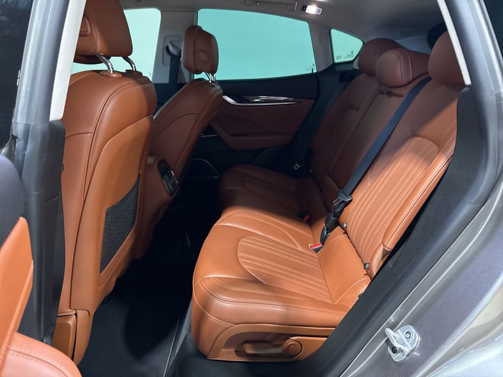 Used 2018 Maserati Levante GranLusso AWD/4WD image 34
