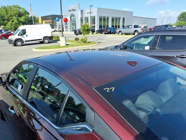 Used 2025 Nissan Altima 2.5 SV FWD image 11