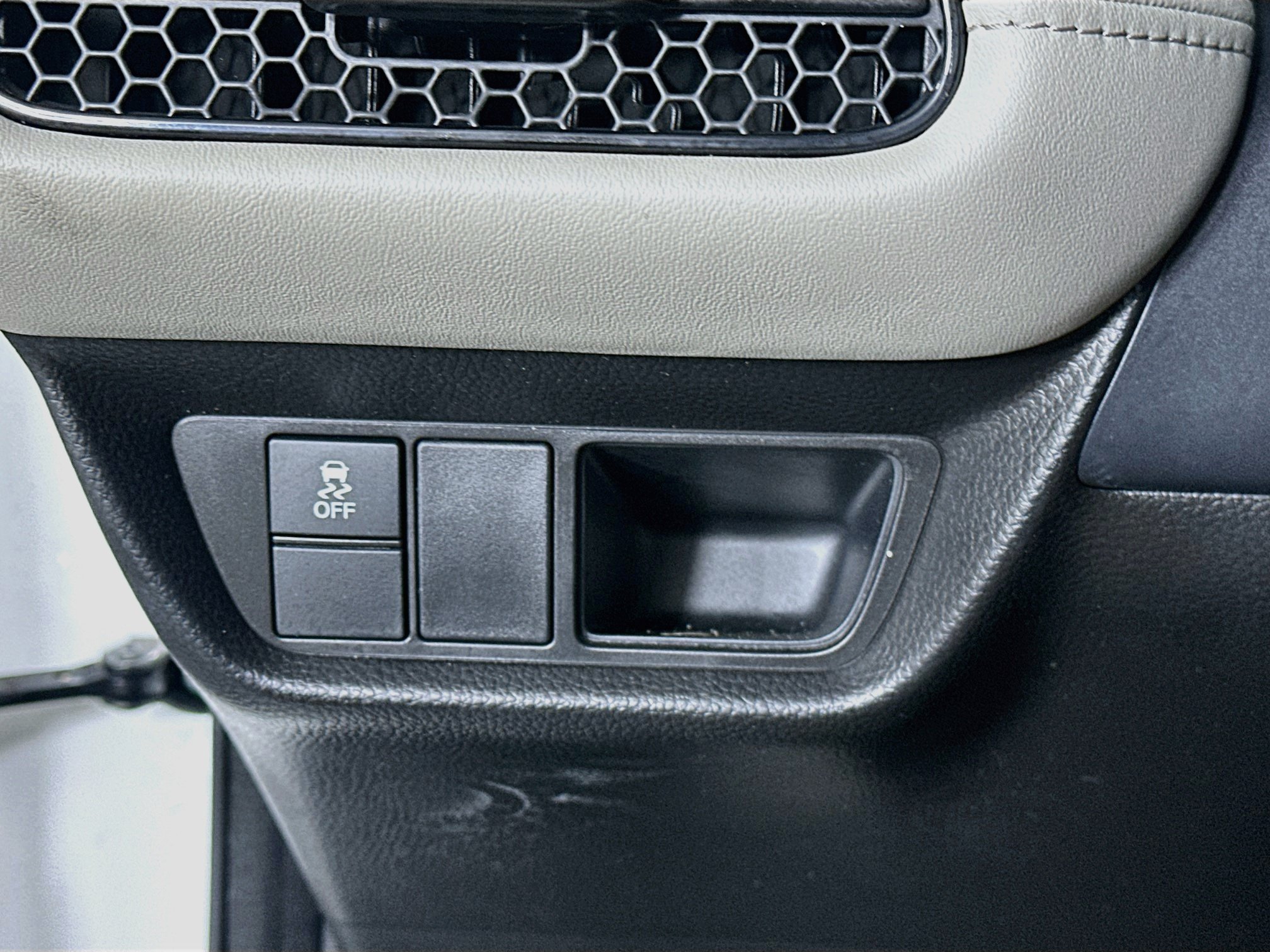 Used 2025 Honda HR-V LX image 17