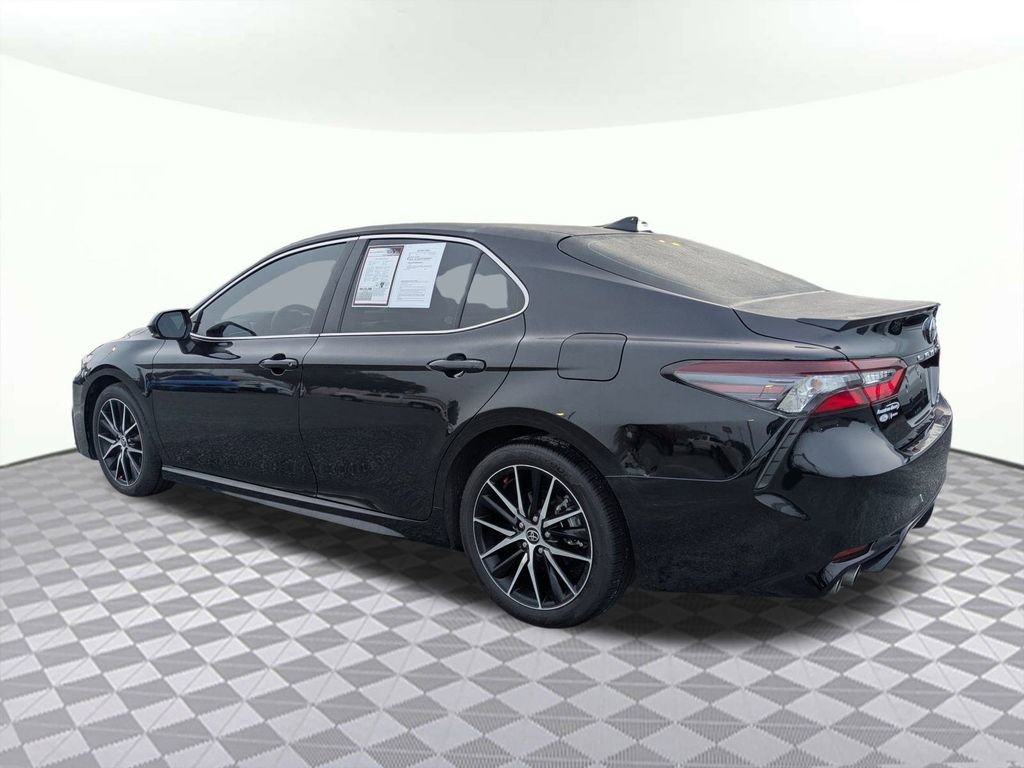 Used 2022 Toyota Camry SE image 5