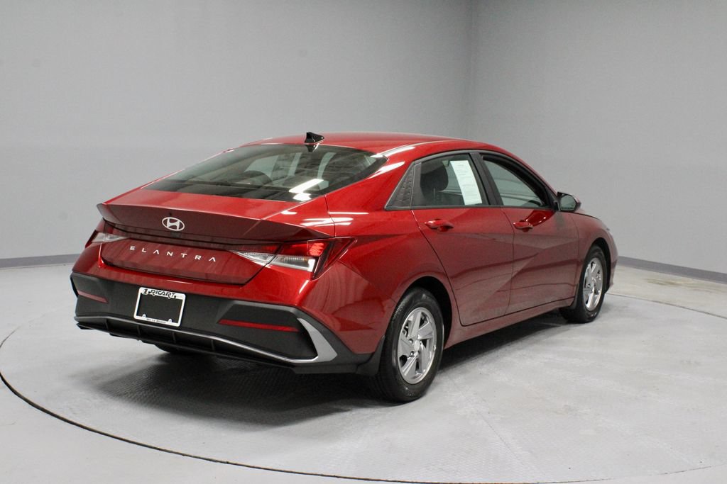 Used 2024 Hyundai Elantra SE FWD image 10