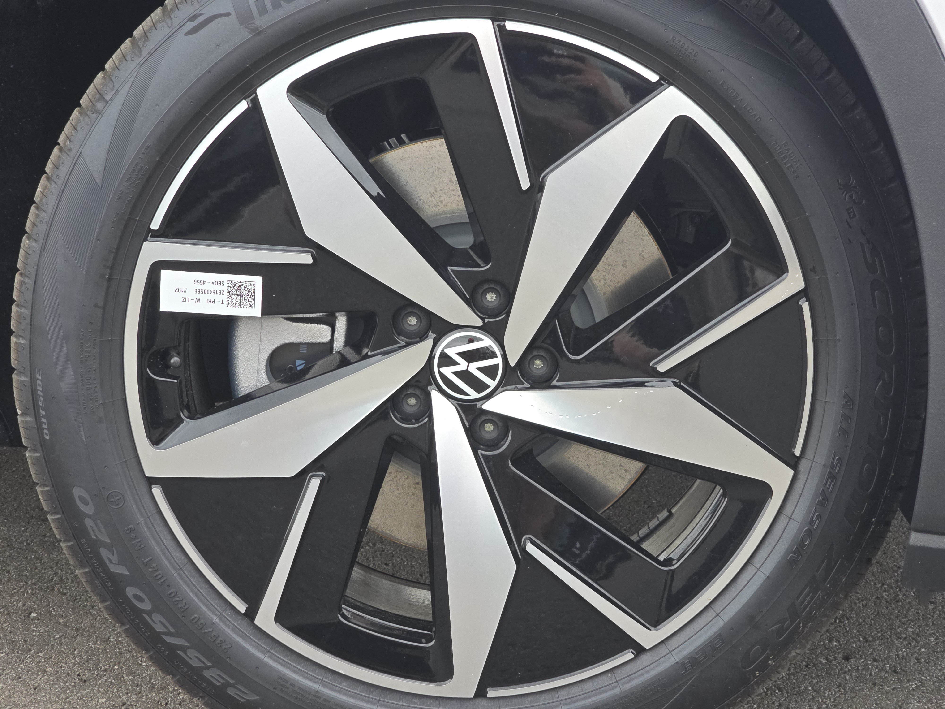 New 2026 Volkswagen ID.4 Pro S AWD/4WD image 16