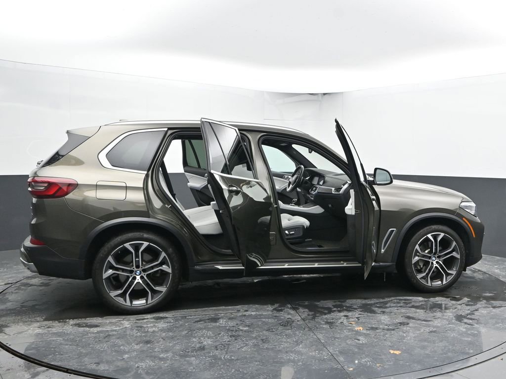 Used 2023 BMW X5 xDrive40i w/ Premium Package image 56