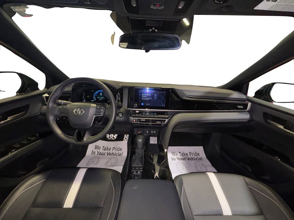 Used 2025 Toyota Camry SE image 21