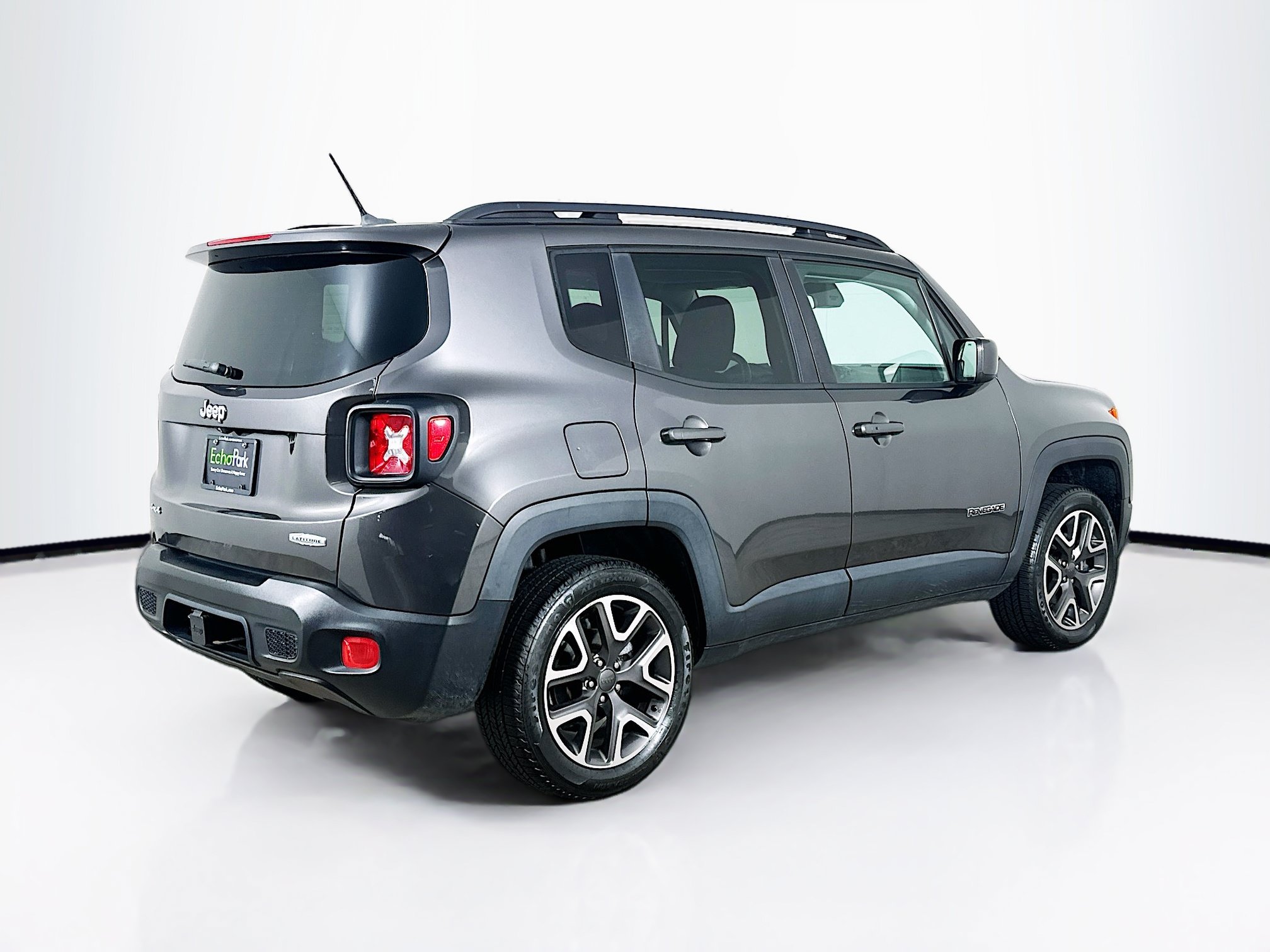 Used 2017 Jeep Renegade Latitude w/ Cold Weather Group AWD/4WD image 9