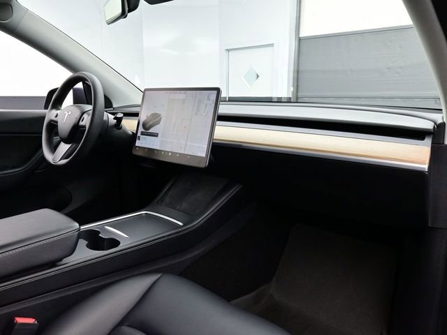 Used 2021 Tesla Model Y Long Range image 16