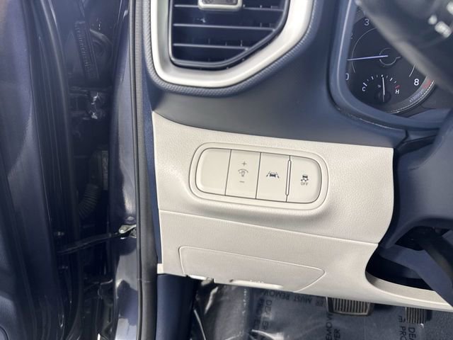 Used 2022 Hyundai Venue Limited FWD image 14
