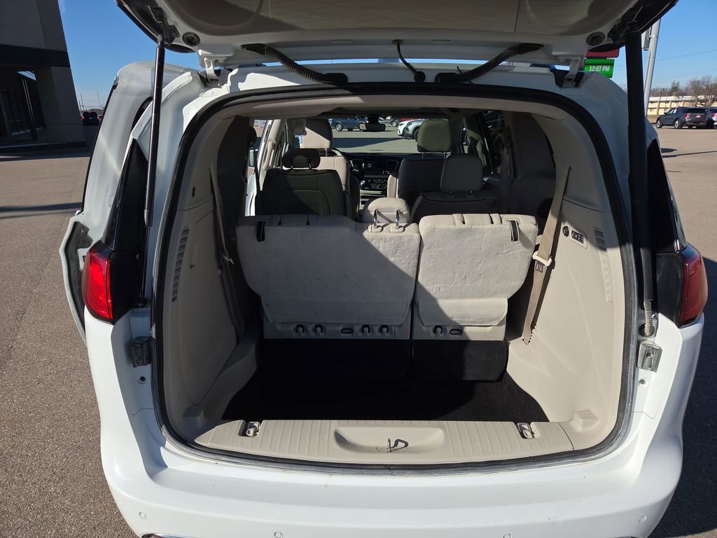 Used 2019 Chrysler Pacifica Limited image 29