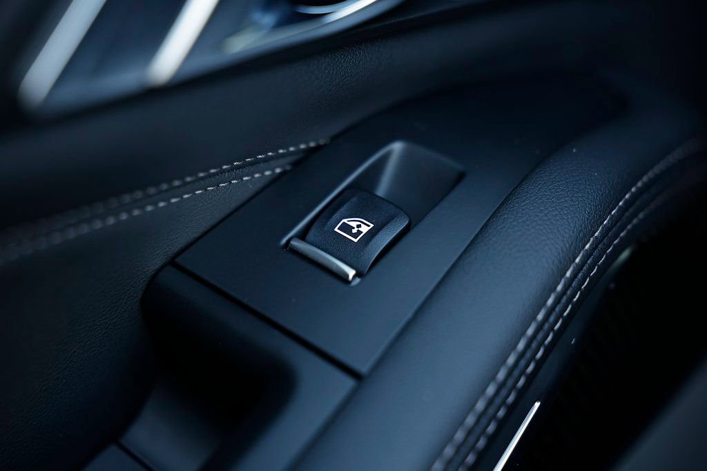 New 2026 BMW X5 M60i w/ Climate Comfort Package image 25