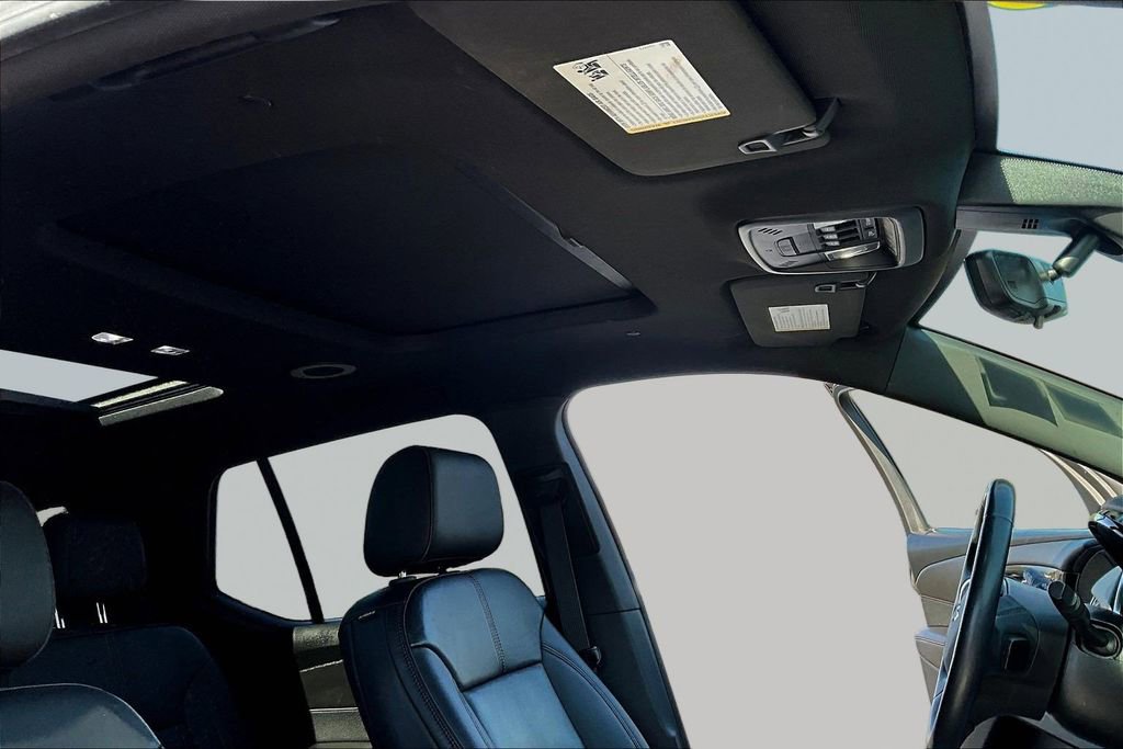 Used 2023 Chevrolet Traverse RS AWD/4WD image 28