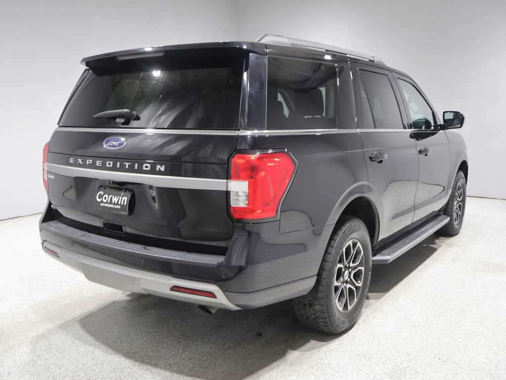 Used 2023 Ford Expedition XLT AWD/4WD image 2